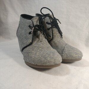 Tom's Desert Wedge Booties